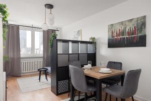 Posedenie v ubytovaní Wola Lavish Apartment