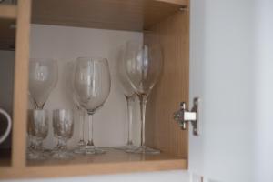 Nápoje v ubytovaní Wola Lavish Apartment