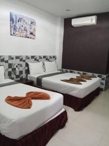 PS Hotel Saraburi客房内的一张或多张床位