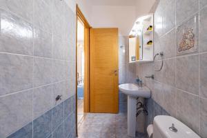 Kúpeľňa v ubytovaní Agnadi Blue Apartments