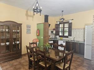 Kuchyňa alebo kuchynka v ubytovaní Alojamiento Rural Casitas Cueva del Gato