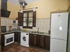Kuchyňa alebo kuchynka v ubytovaní Alojamiento Rural Casitas Cueva del Gato