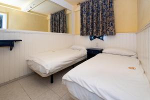 A bed or beds in a room at Apartamentos Teneguia