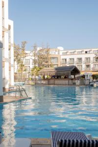 Bazén v ubytování Ladonia Hotels Mio Bianco nebo v jeho okolí
