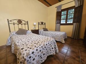 Posteľ alebo postele v izbe v ubytovaní Alojamiento Rural Casitas Cueva del Gato
