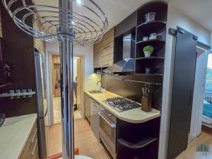 Η κουζίνα ή μικρή κουζίνα στο ADJ apartmens +5 φωτογραφίες