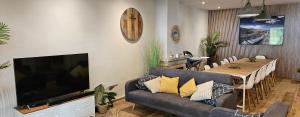 TV a/nebo společenská místnost v ubytování Ainara Luxury
