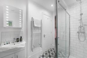 Ένα μπάνιο στο NEW! Spacious 1BR in Hartlepool