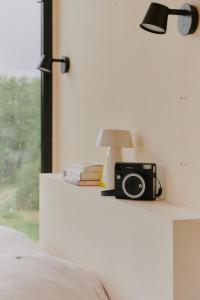 Φωτογραφία από το άλμπουμ του Raus Tiny House am See mit Sauna und Whirlpool σε Lenzen
