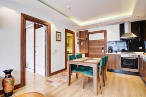 Η κουζίνα ή μικρή κουζίνα στο Lara Orkide Homes