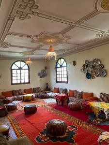 Auberge Les Sapins的休息区