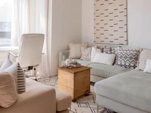 Χώρος καθιστικού στο Boho Stays Empire Apartment +24 φωτογραφίες