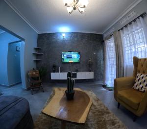 Televisyen dan/atau pusat hiburan di Daddy's