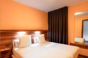 a hotel room with a bed and a mirror at Aparthotel AnyosPark Mountain & Wellness Resort in Anyós