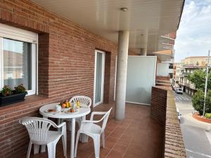 A balcony or terrace at Hotel Jardí Apartaments
