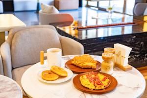 Makanan di atau berdekatan hotel