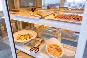 Makanan di atau berdekatan hotel