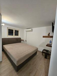Postel nebo postele na pokoji v ubytování Apartmani Radman 2 - Igalo