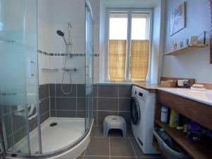 Kúpeľňa v ubytovaní Appartement avec WIFI, VUE SUR LE PORT DE PLOUMANAC'H à PERROS-GUIREC - Réf 876