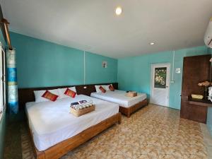Voodi või voodid majutusasutuse Koh Ngai Kaimuk Thong Resort toas