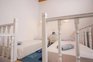 A bed or beds in a room at Traditional Luxury House