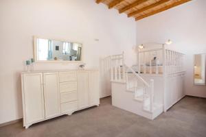 A bed or beds in a room at Traditional Luxury House