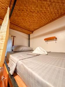 Postel nebo postele na pokoji v ubytování Hangout's Hostel El Nido