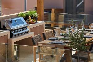 Φωτογραφία από το άλμπουμ του Kaptara Premium Guest House with sharing Jaccuzi -Part of Kaptara Villa complex στο Κουτουλοφάρι