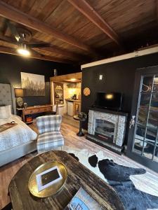 Χώρος καθιστικού στο River View, Red River Carriage House +51 φωτογραφίες