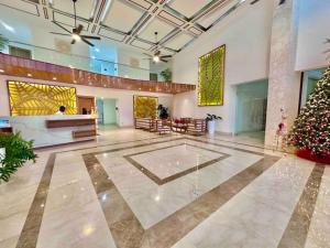 Vstupní hala nebo recepce v ubytování Stunning Bay View Condo, Pool + 36 fotografií