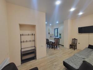 TV a/nebo společenská místnost v ubytování Zura's Apartment