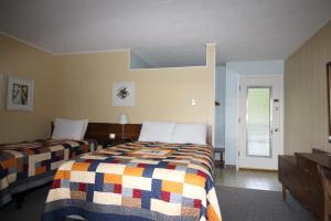 Postel nebo postele na pokoji v ubytování Sandy Point Motel