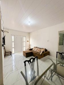 a living room with a couch and a table at Casa de praia em Japaratinga.(Pé na areia!) in Japaratinga