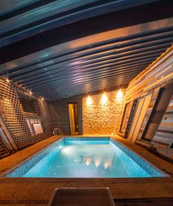 The swimming pool at or close to Gîte Mise au Vert