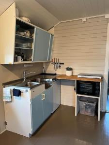 ÅsenにあるIdyllisk minihus i landlige omgivelser - med 5 sengeplasser og parkeringのギャラリーの写真