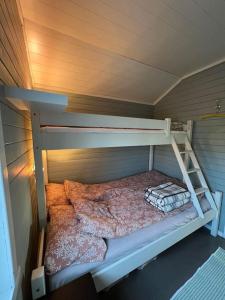 ÅsenにあるIdyllisk minihus i landlige omgivelser - med 5 sengeplasser og parkeringのギャラリーの写真