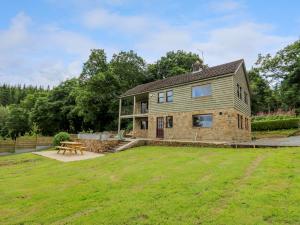 a house with a large yard in front of it at Oak Apple Cottage in Presteigne