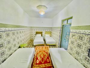 A bed or beds in a room at Riad Dar Lokman