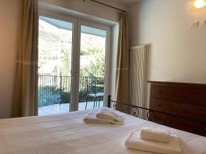 A bed or beds in a room at Residenza Le Due Torri