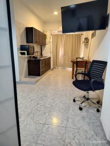 a kitchen with a table and chairs in a room at Departamento en Planta baja, centrico, cochera cubierta Sarmiento265apart D5 in San Fernando del Valle de Catamarca