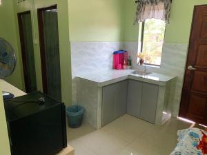 Kuchyň nebo kuchyňský kout v ubytování Teratak Annur Homestay