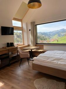 Postel nebo postele na pokoji v ubytování Kaliba Cabins