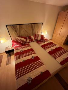 Postel nebo postele na pokoji v ubytování Hotel Rhoneblick + 19 fotografií
