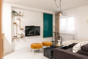 TV a/nebo společenská místnost v ubytování Deluxe Apartment RoMa