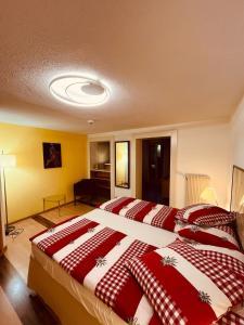 Postel nebo postele na pokoji v ubytování Hotel Rhoneblick