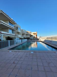 Bazén v ubytování Tahiti Beach, T2 à la mer, piscine, terrasse et parking nebo v jeho okolí