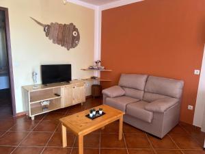 TV a/nebo společenská místnost v ubytování Garoupa Stella Maris Apartamento N10