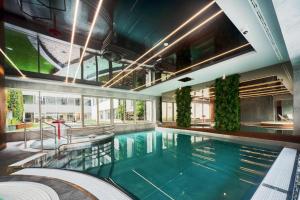 a large swimming pool in a building at Apart. Albus in Świnoujście