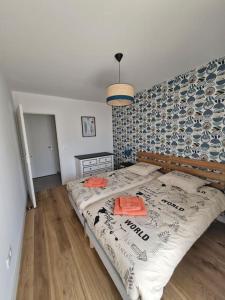Ένα ή περισσότερα κρεβάτια σε δωμάτιο στο Appartement 2 chambres neuf bord de plage