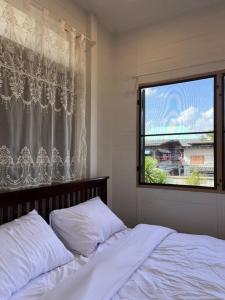 Postel nebo postele na pokoji v ubytování Thairin House Old town BKK